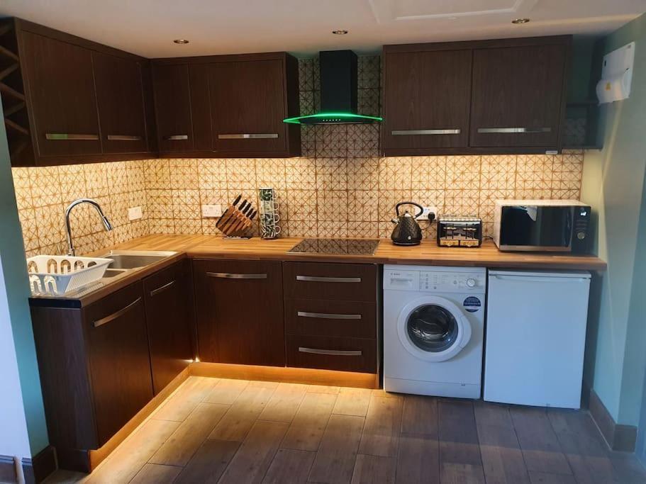 Apartamento Dog Friendly Little With Patio & Private Driveway