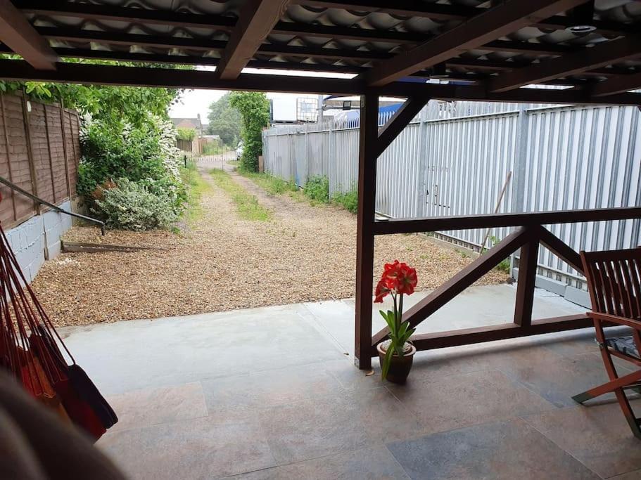 Dog Friendly Little With Patio & Private Driveway Apartamento