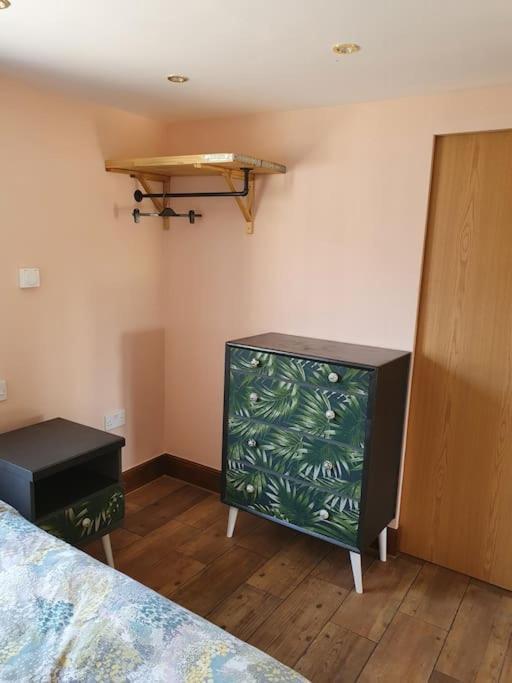 Dog Friendly Little With Patio & Private Driveway Kessingland